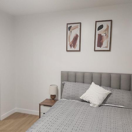 Brand New Deluxe 2 Bedroom Suite With Ac & Den YYC Eksteriør bilde