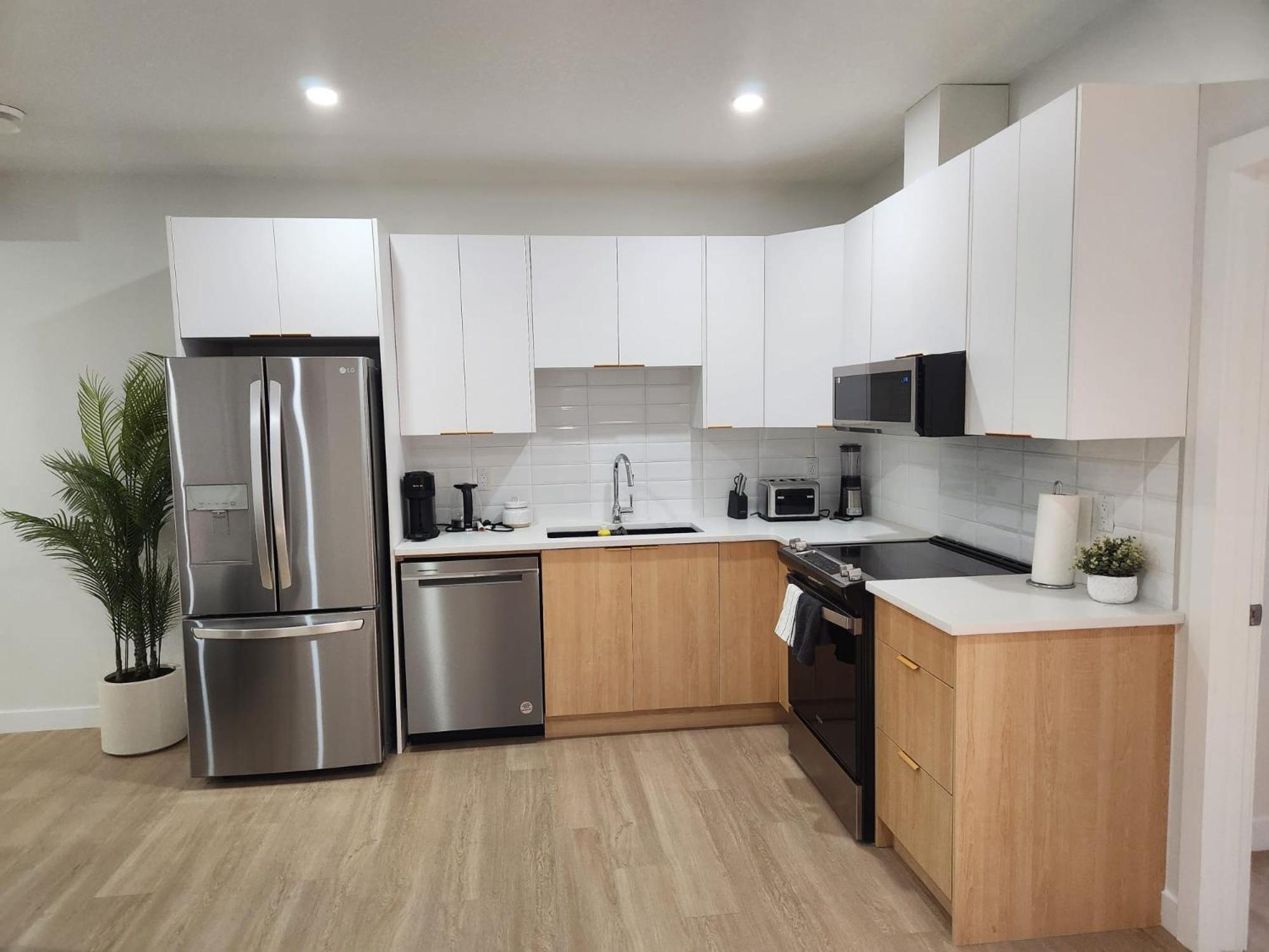 Brand New Deluxe 2 Bedroom Suite With Ac & Den YYC Eksteriør bilde