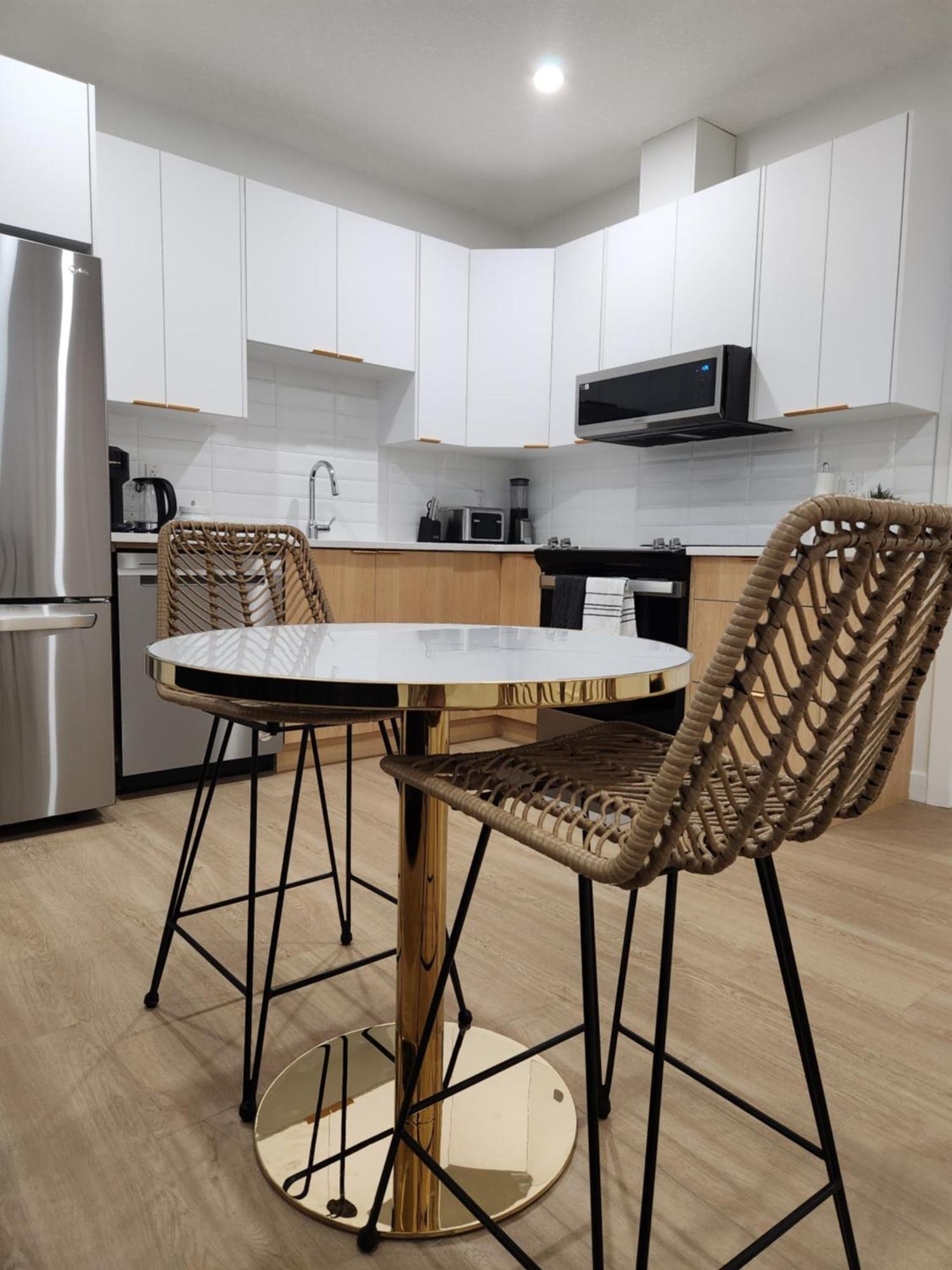 Brand New Deluxe 2 Bedroom Suite With Ac & Den YYC Eksteriør bilde