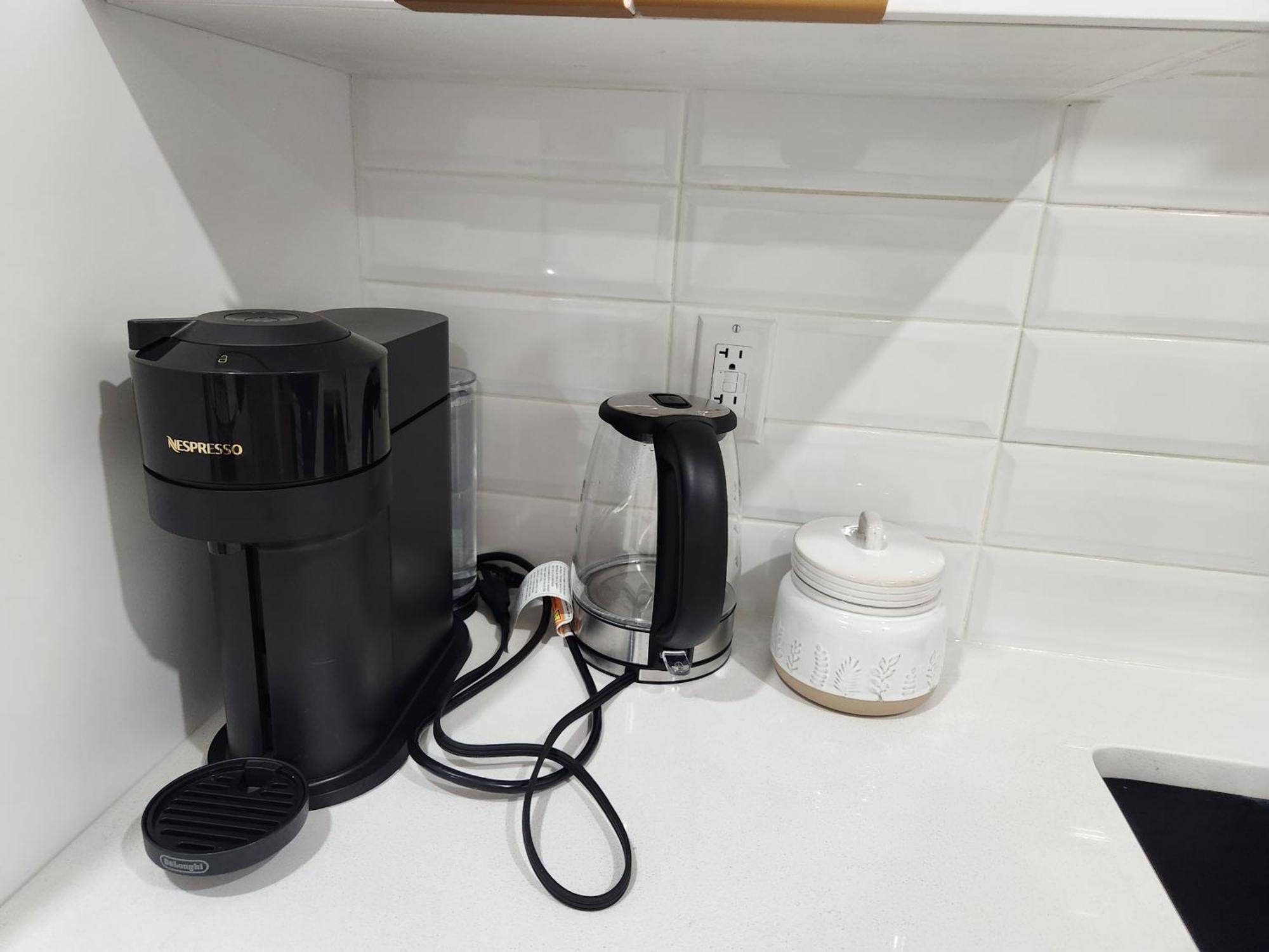 Brand New Deluxe 2 Bedroom Suite With Ac & Den YYC Eksteriør bilde