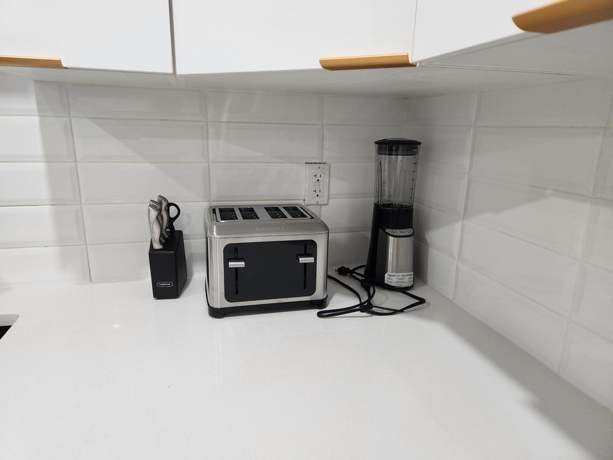 Brand New Deluxe 2 Bedroom Suite With Ac & Den YYC Eksteriør bilde
